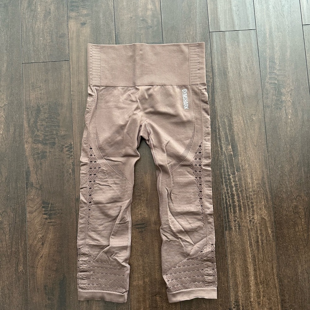 Cropped gymshark tan colored compression leggings size small
